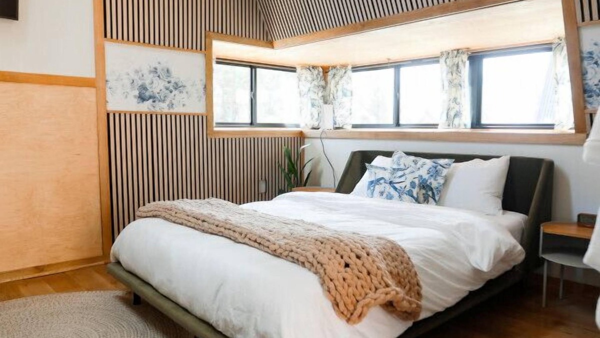 Sodus Cabin | Treehouse 5 · Honeymoon Treehouse Cabin & Spa w Private Hot Tub