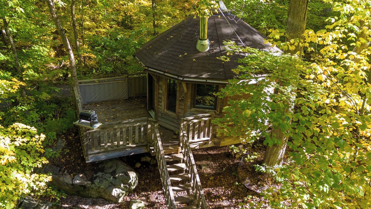 Saint-Faustin-Lac-Carre House | Treehouse #9 | The Yurt