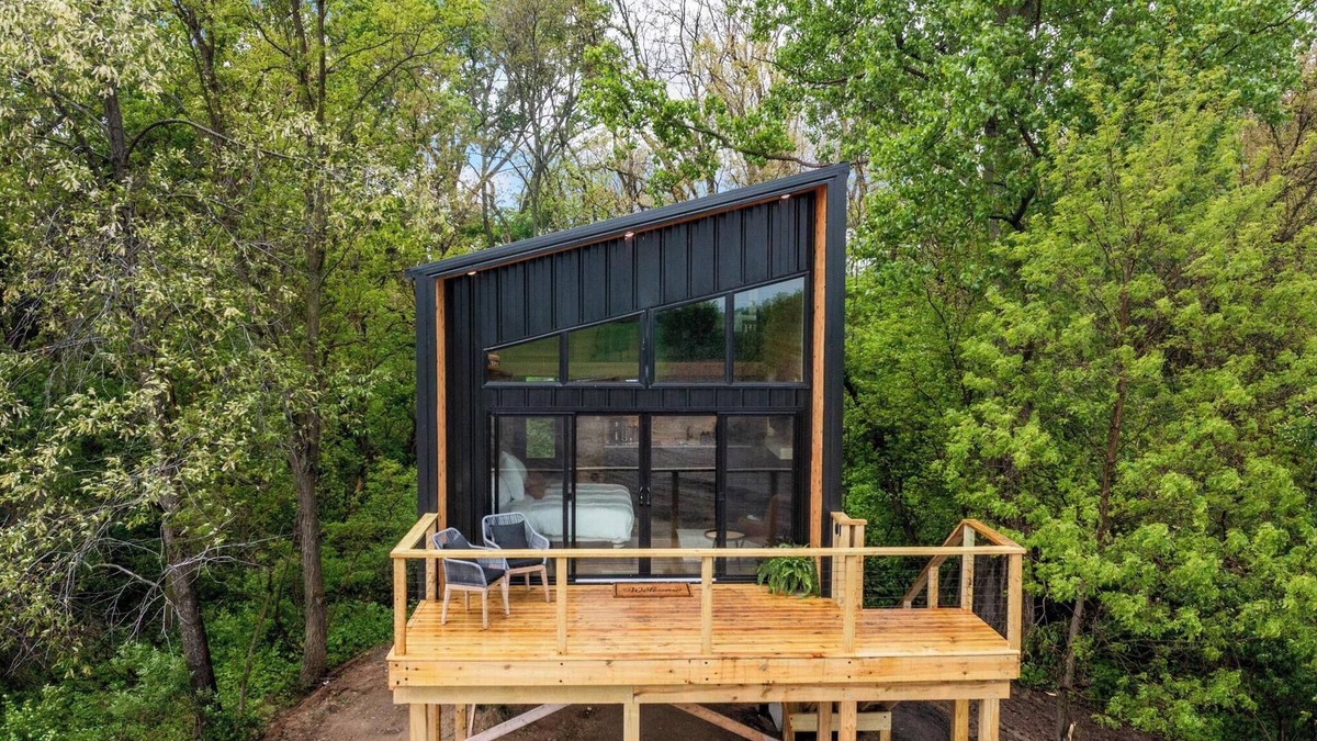 Oakdale Apartment | Treehouse at a lavender farm overlooking a creek!