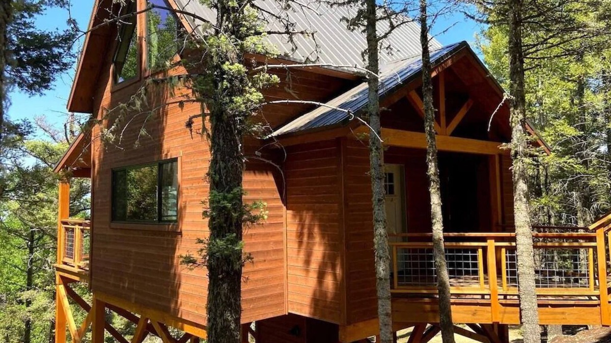 Angel Fire Bed & Breakfast | TREEHOUSE Bed & Breakfast with stunning mountain views