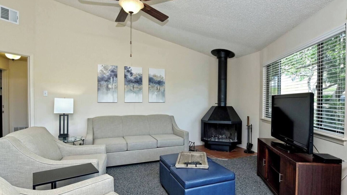 Lakeway House | Treehouse Bungalow with Community Pool & Hot Tub (#14)