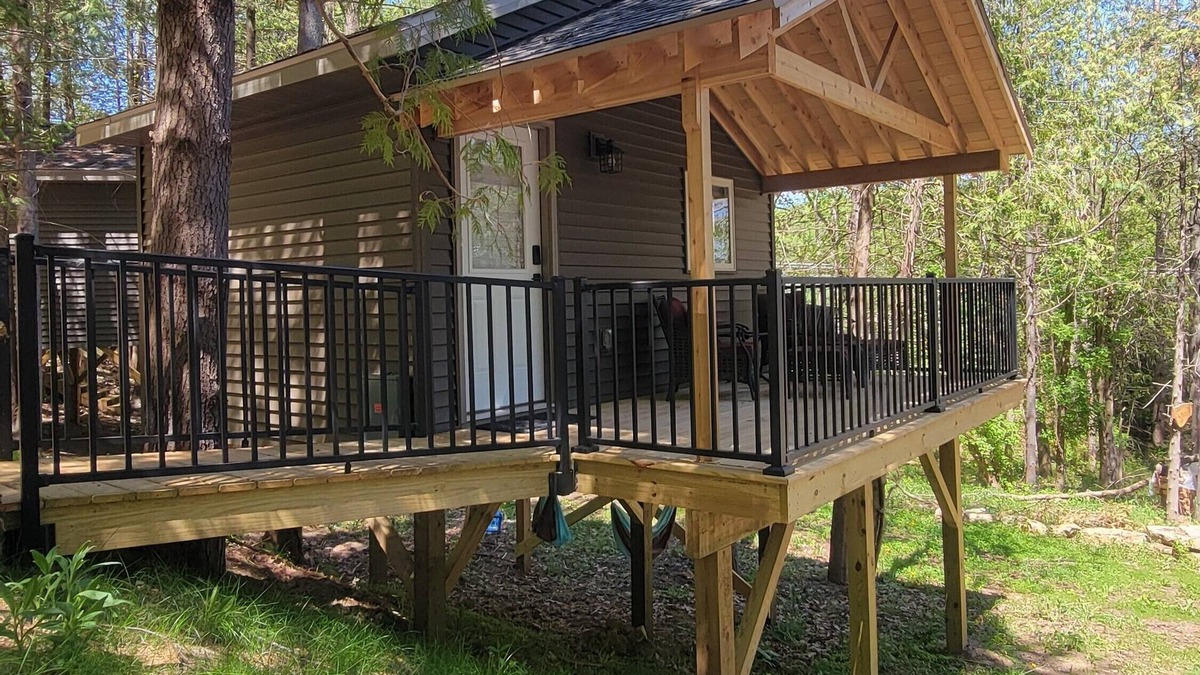 Elba Cabin | Treehouse Cabin in the Bluff Woodlands South