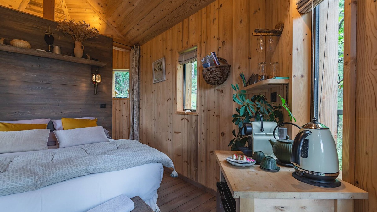 Montreal-les-Sources Cabin | Treehouse 2 people - spa & pool - exceptional view