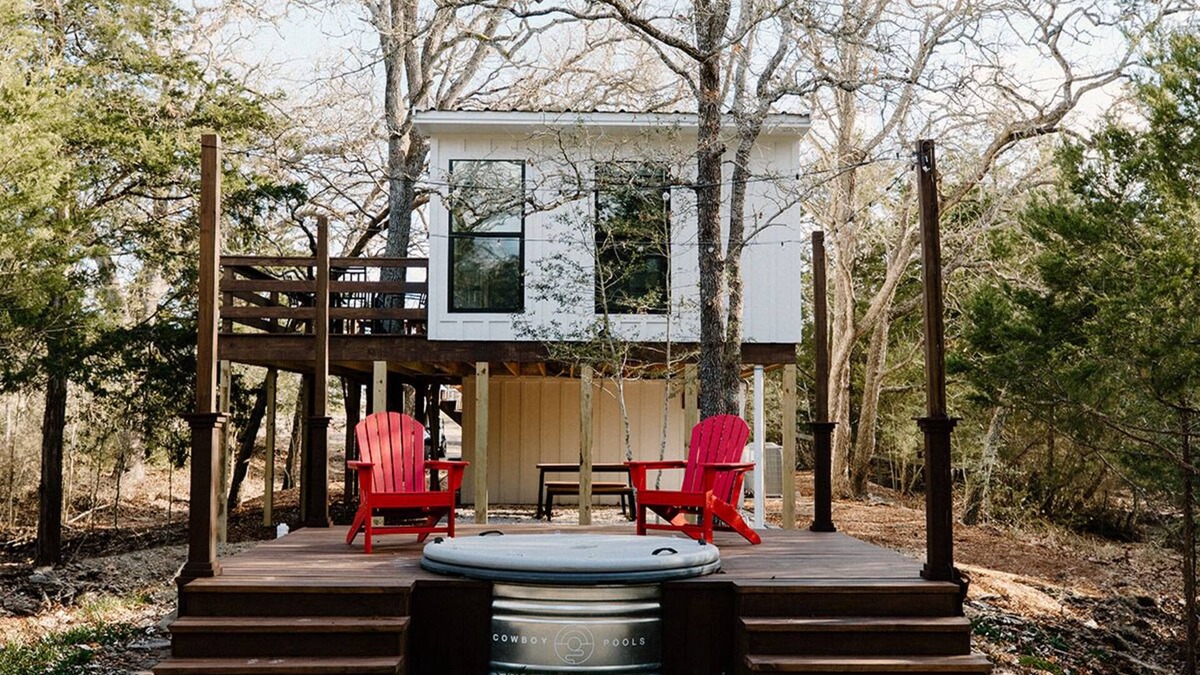Burton House | Treehouse - Full Amenities - Private Hot Tub