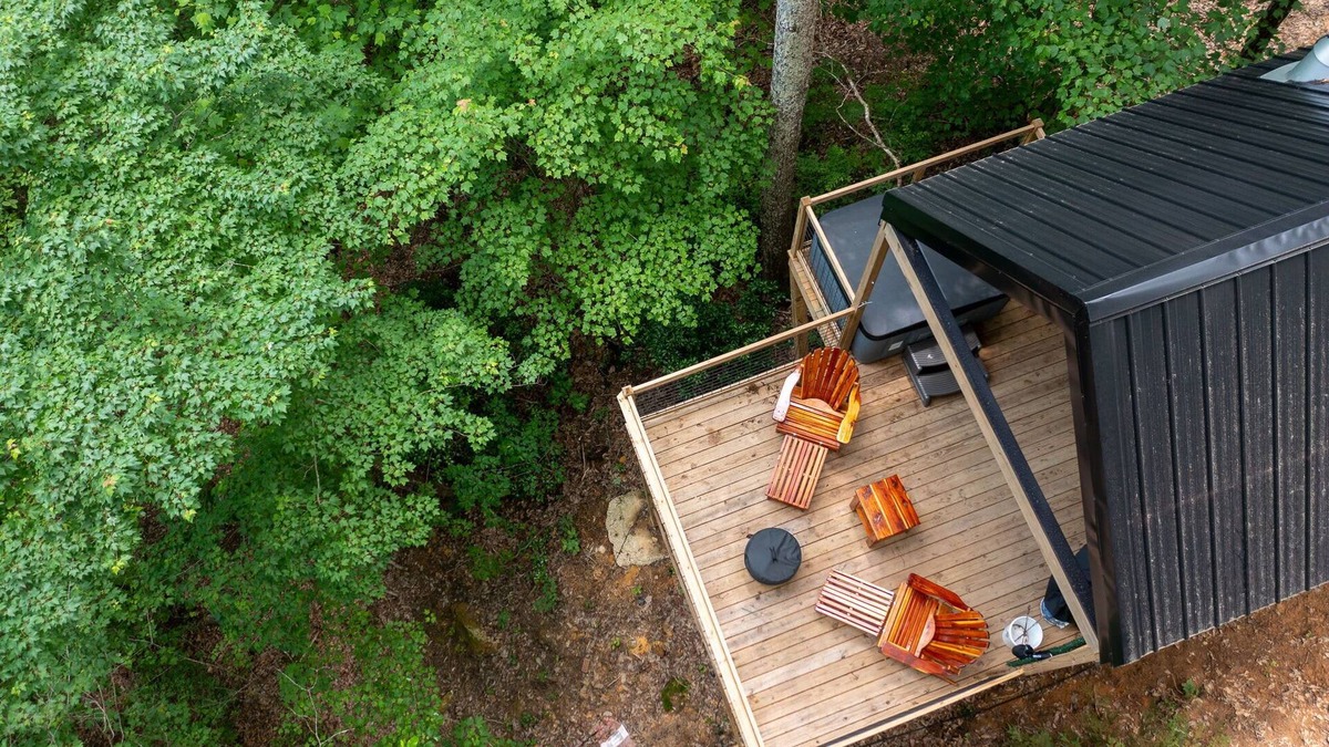 Monteagle Cabin | Treehouse Getaway w/Hot Tub & Views!