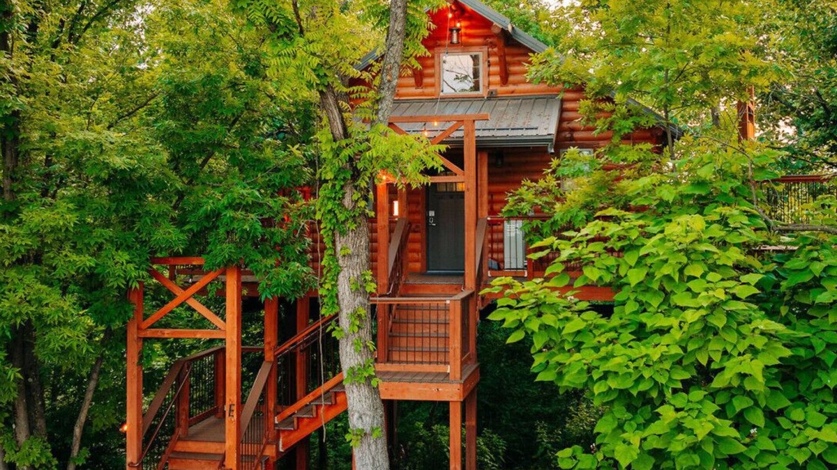 Millersburg Cabin | Treehouse Getaway with Hot Tub @ Cricket Hill