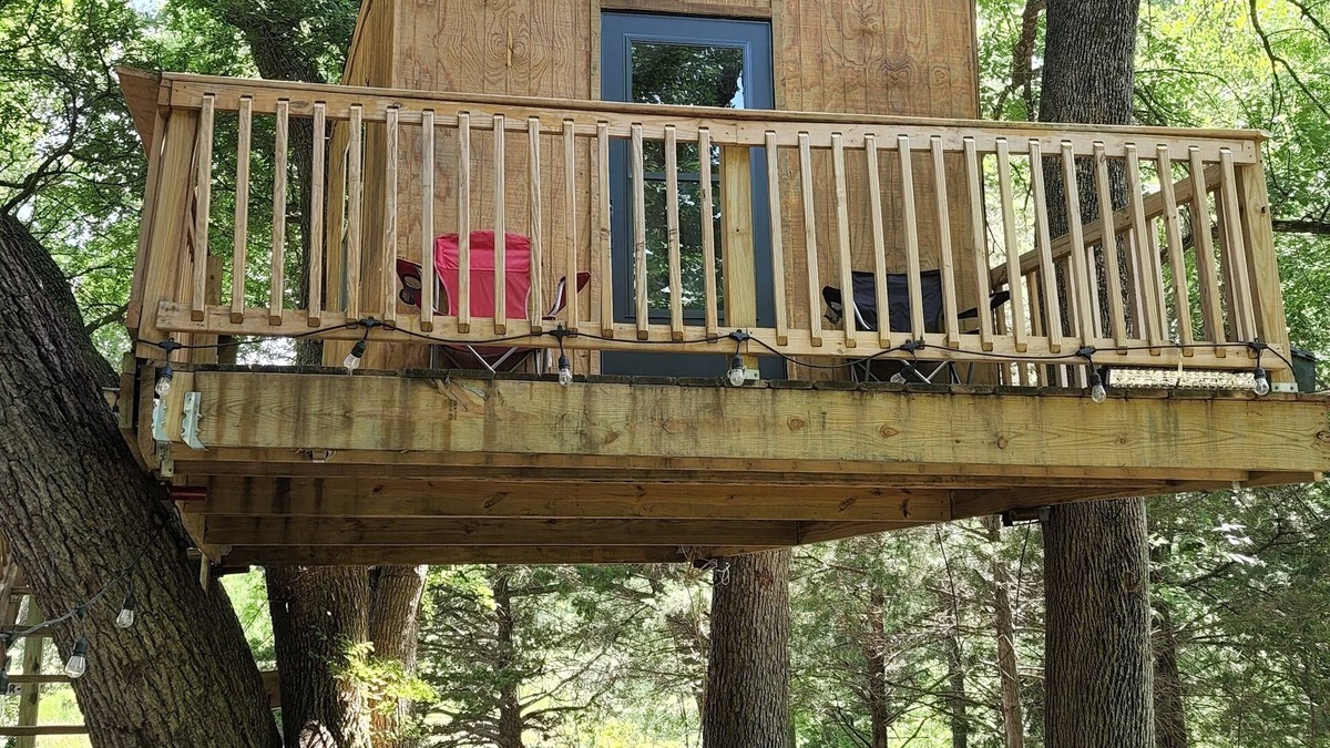 Sherman Cabin | Treehouse on the Creek in Sherman TX. W/Heat & A/C. A Country getaway !