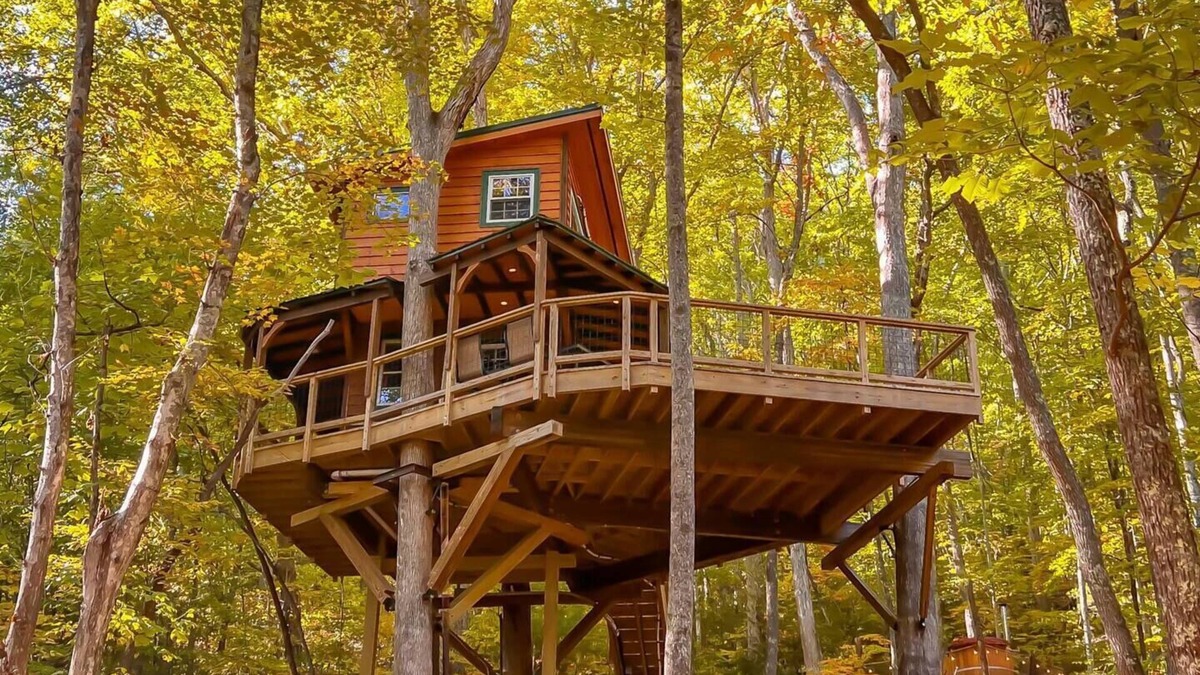 Copperhill Cabin | Treehouse Resort ~Dog Friendly~18-hole disc golf