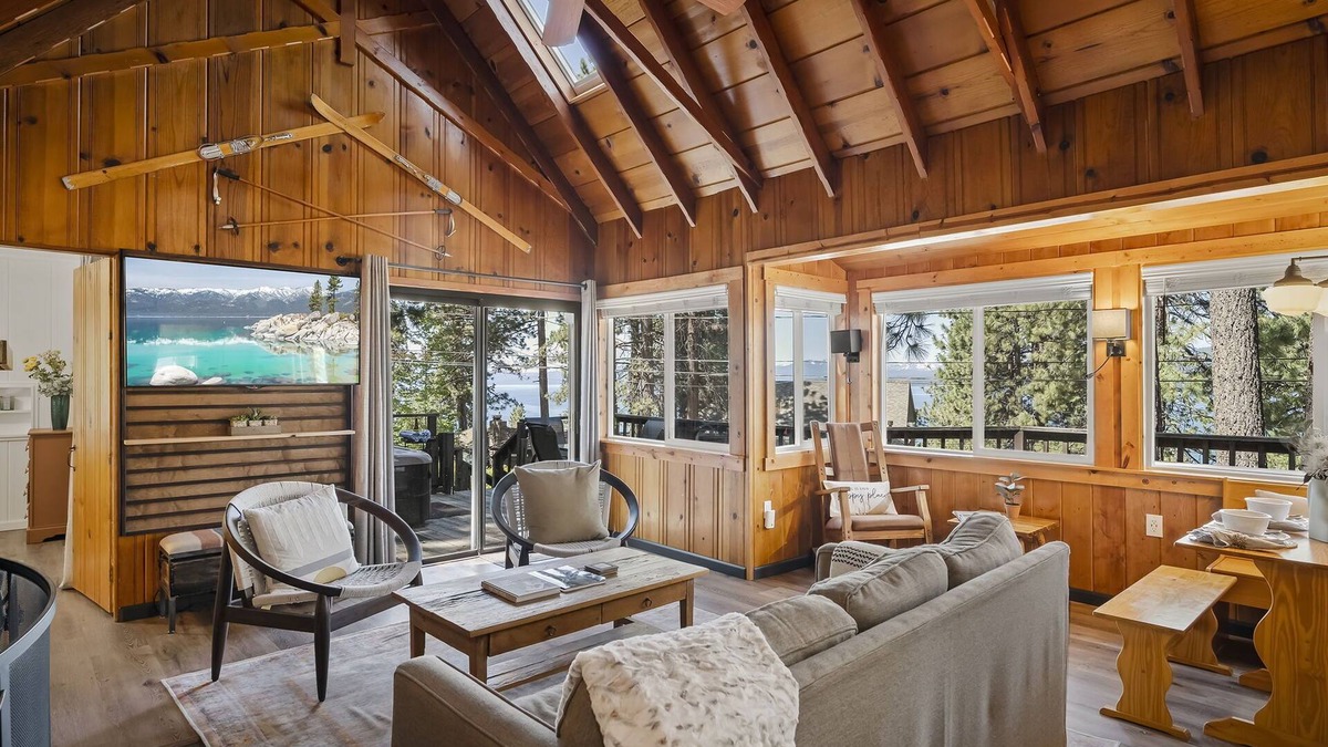 Brockway House | Treehouse Tahoe Cabin | Cozy 1-Bed Retreat with Hot Tub, Fireplace & Pet-Friendl