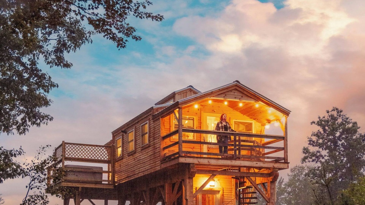 South Londonderry Cabin | Treehouse!