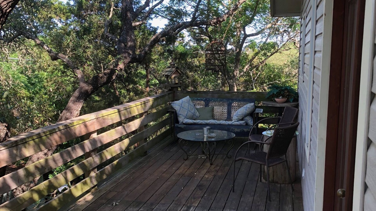 West Oak Hill Apartment | Treetop Cottage, 1BD/1BA 2nd story apartment--quiet and secluded