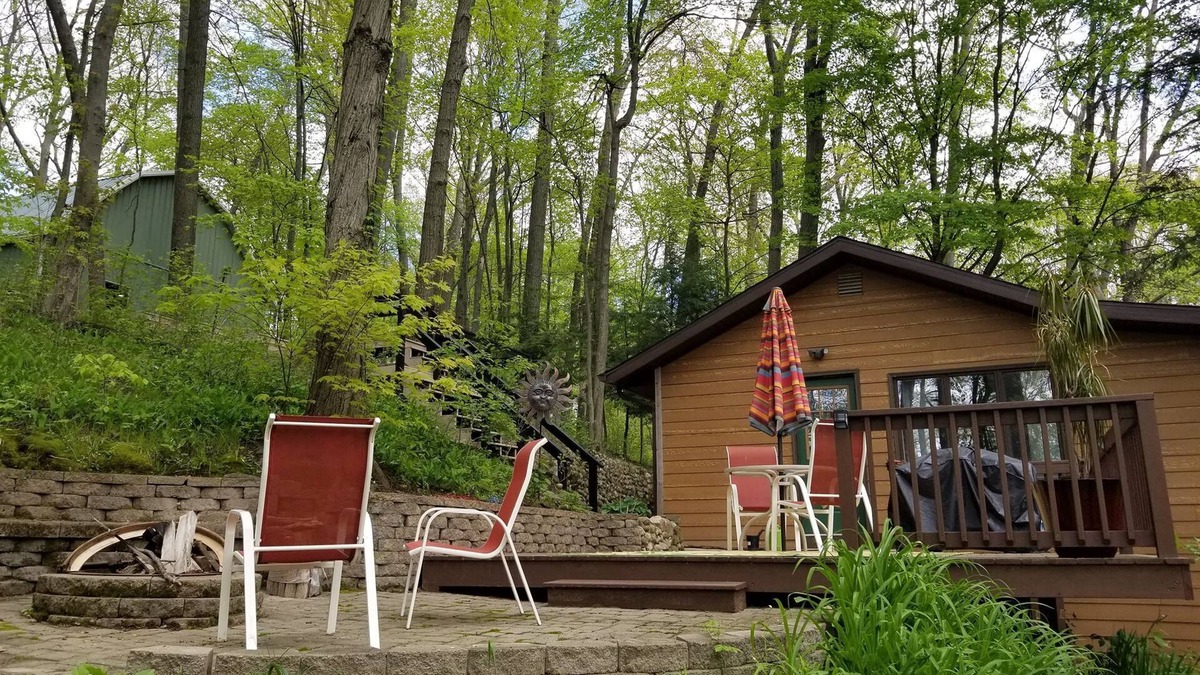 Gobles Cottage | Treetop Cottage-Private Mill Lake-HotTub-Kayaks-Firepit-Boats -DOGS ok! No Fees!