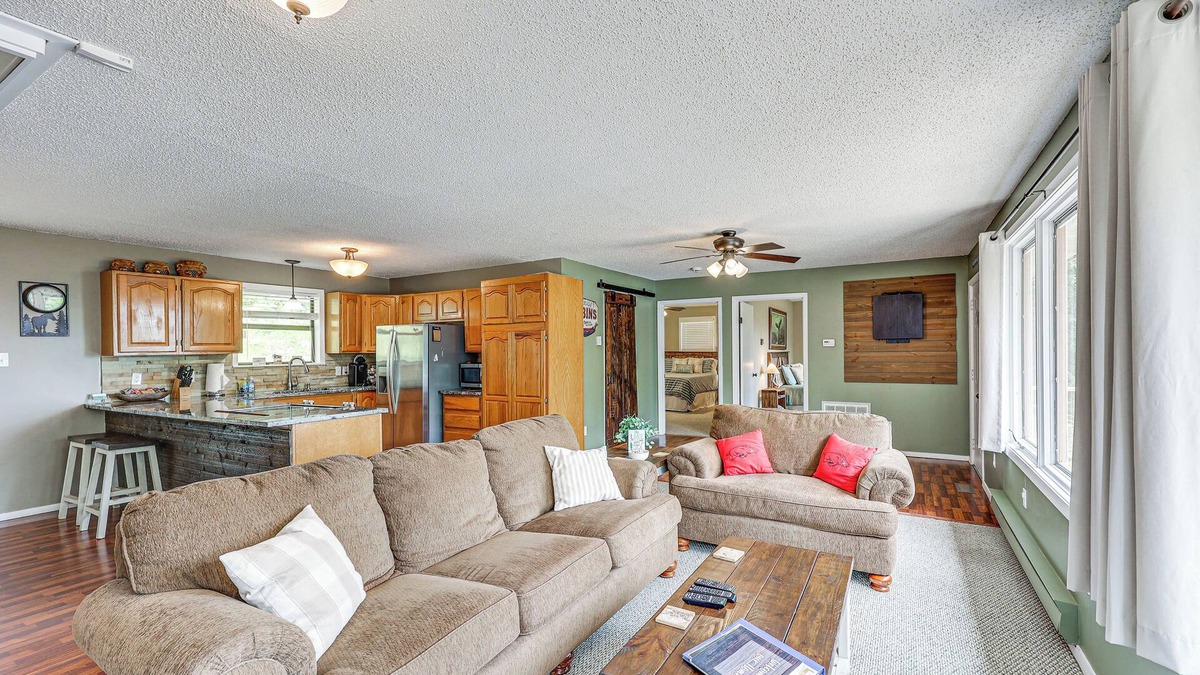Higden House | Treetop Hideaway w/Lake Views + Fire Pit!