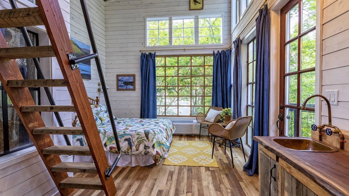 Chattanooga Cabin | Treetop Hideaways: The Dogwood Treehouse