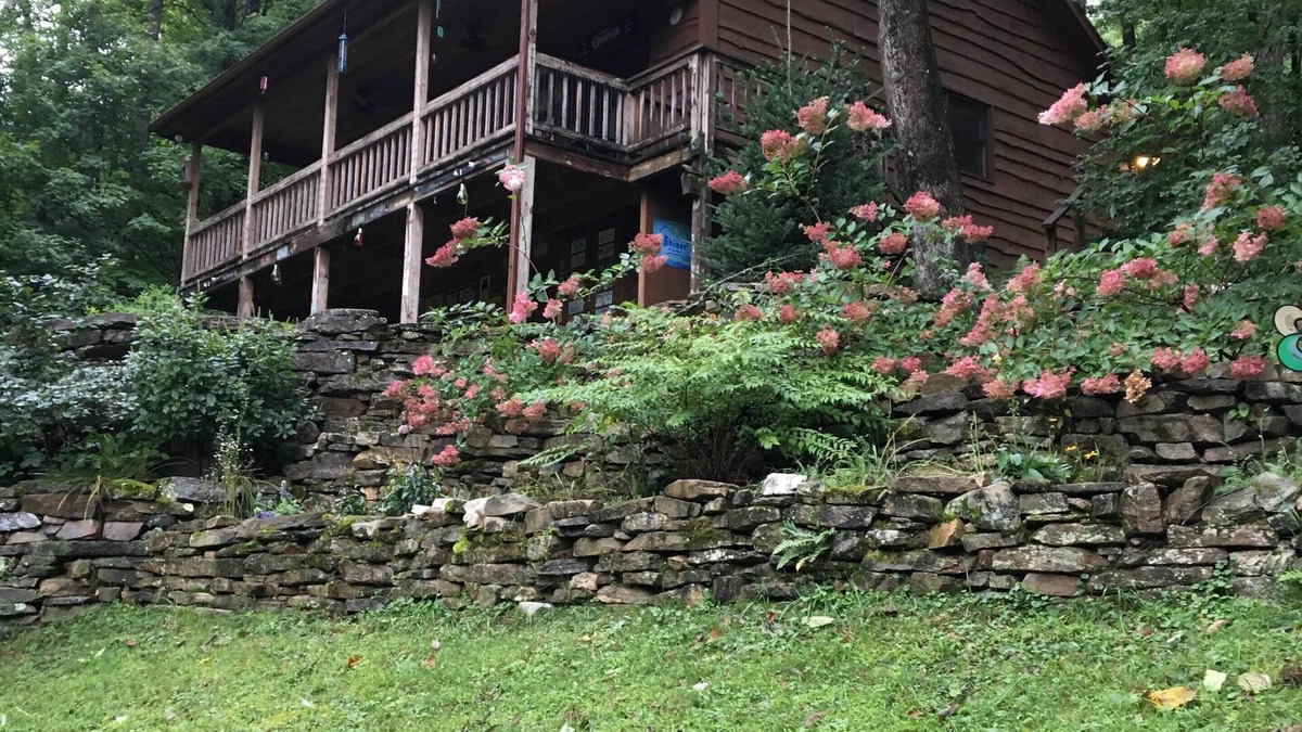 Cataloochee Ranch Cabin | Treetop is a private and tranquil cabin retreat minutes from Cataloochee