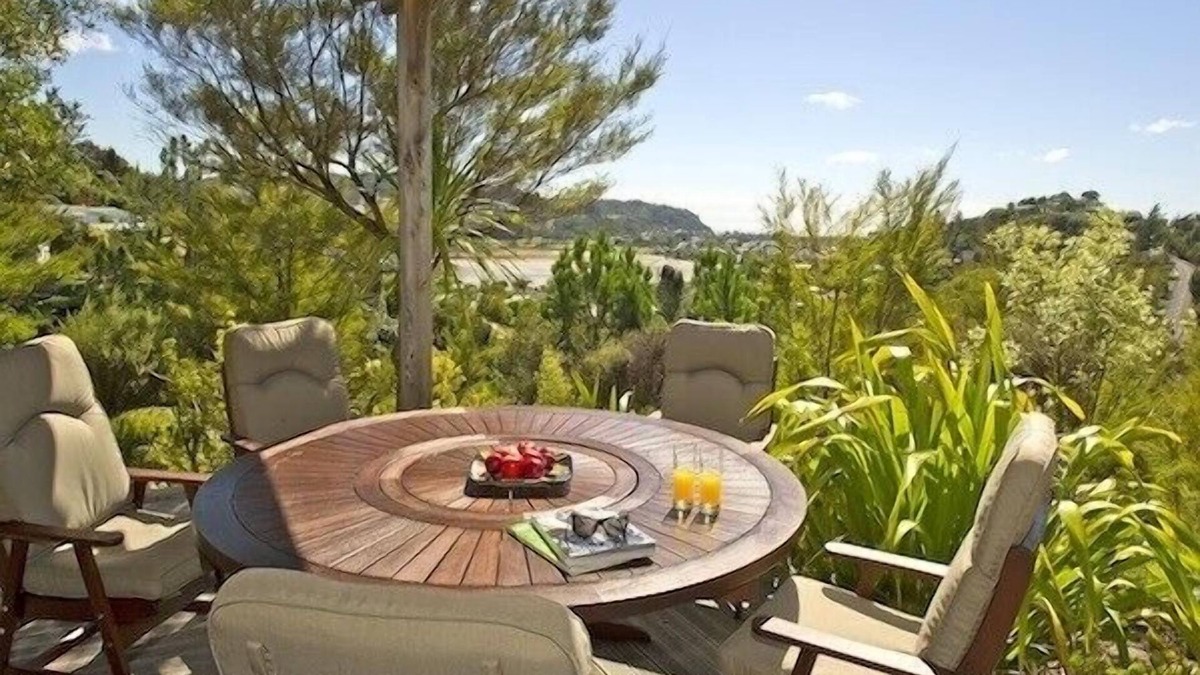 Tairua Cottage | Treetop Oasis - Tairua Executive Holiday Home