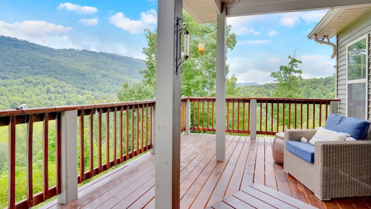 Wildwood House | Treetop Retreat - Amazing Views, Hot Tub, Secluded