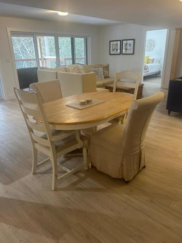 Haliburton Apartment | Treetop Suite