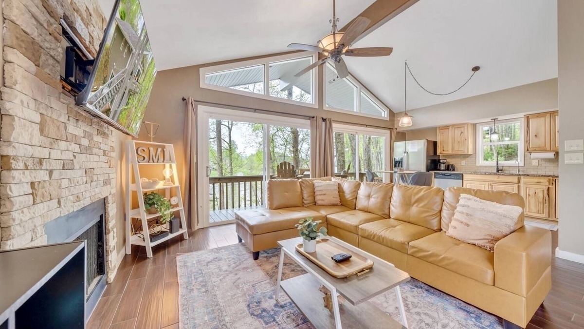 Moneta Cabin | Treetop & Waterfront! Quiet Cove, Hot Tub, Kayaks, Game Room and more