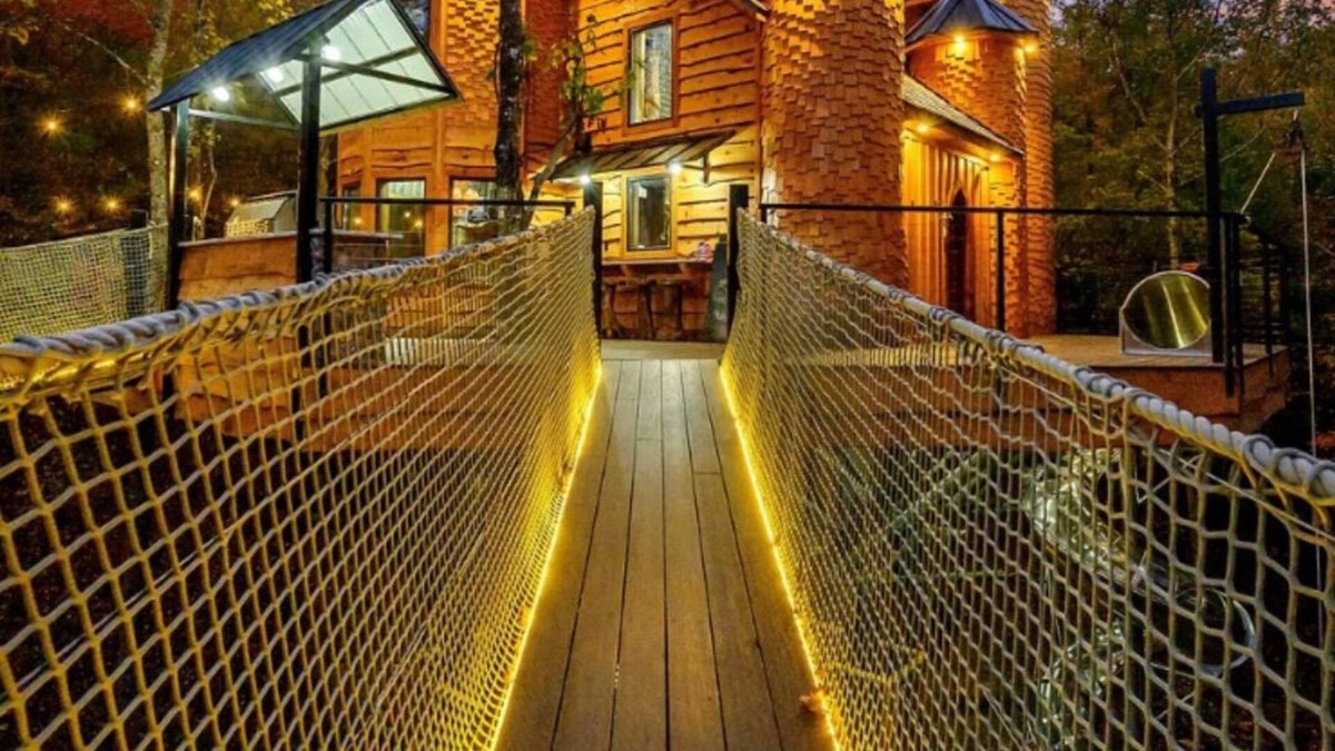 Broken Bow Cabin | Treetopia Treehouse!Waterfall!3Story Slide!OutdoorBed!Nest Hottub!Sauna!