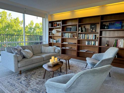 Toorak Apartment | Treetops in Toorak 2br midcentury entire apartment