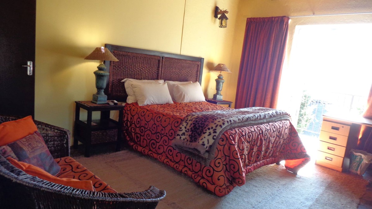 Muckleneuk House | TreeTops & Treats Guest House