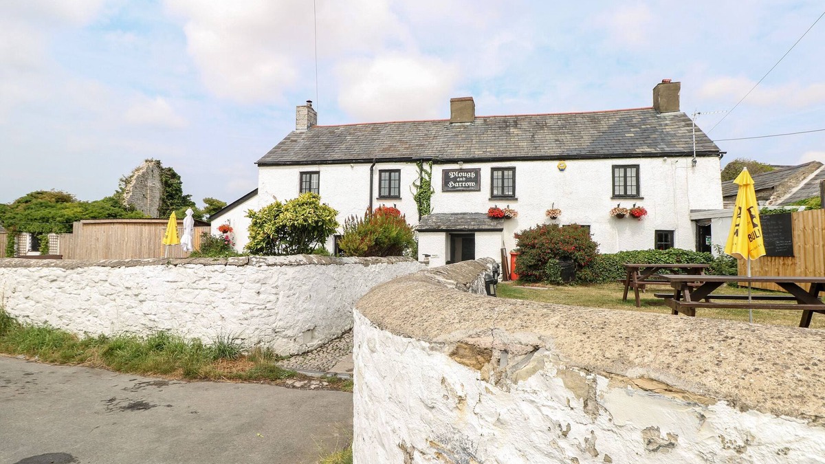 Monknash Cottage | TREFECHAN - 4 PLOUGH & HARROW, pet friendly in Llantwit Major