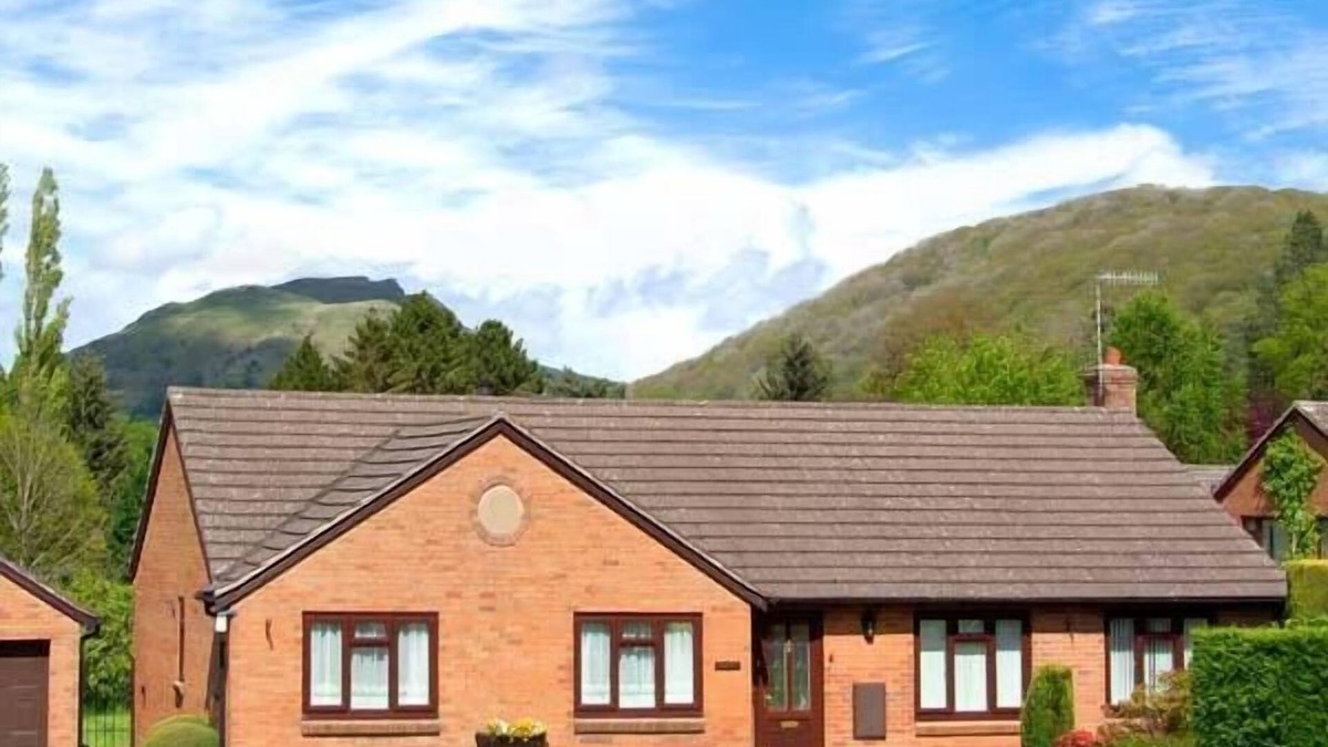 Church Stretton Cottage | TREGARTHENS, family friendly, with a garden in Church Stretton