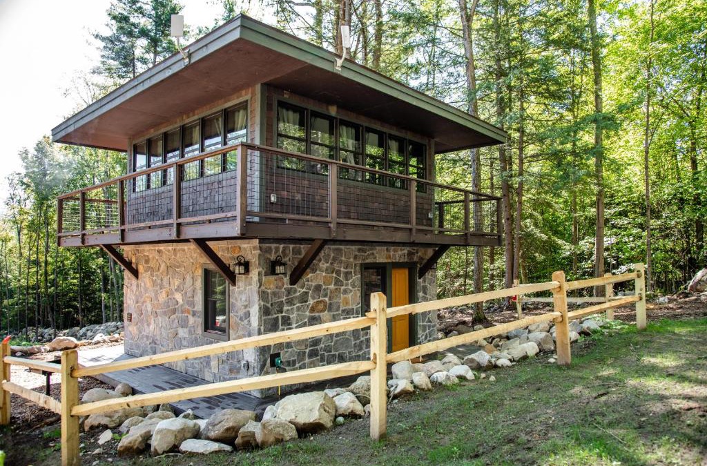 Lake George Hotel | Trekker, Treehouses cabins and lodge rooms