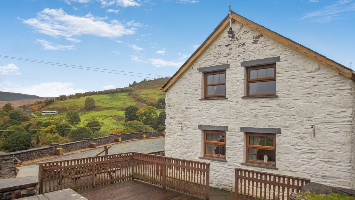 Penmachno House | Trem Machno - Two Bedroom House, Sleeps 4