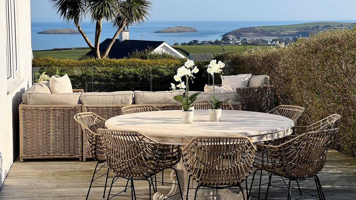 Mynytho House | TREM YNYS, luxury holiday cottage, with hot tub in Abersoch