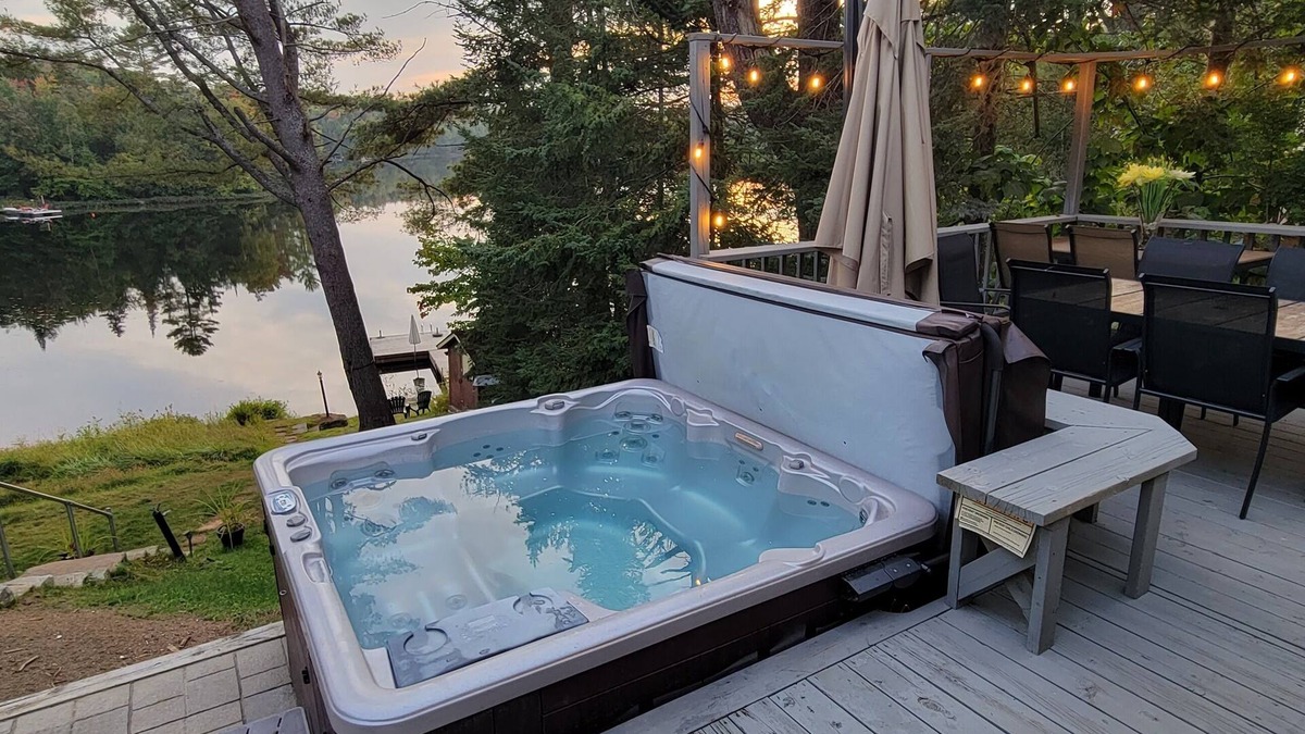 Mont-Tremblant Ski Chalet | Tremblant Lakeside Cottage with Hot Tub