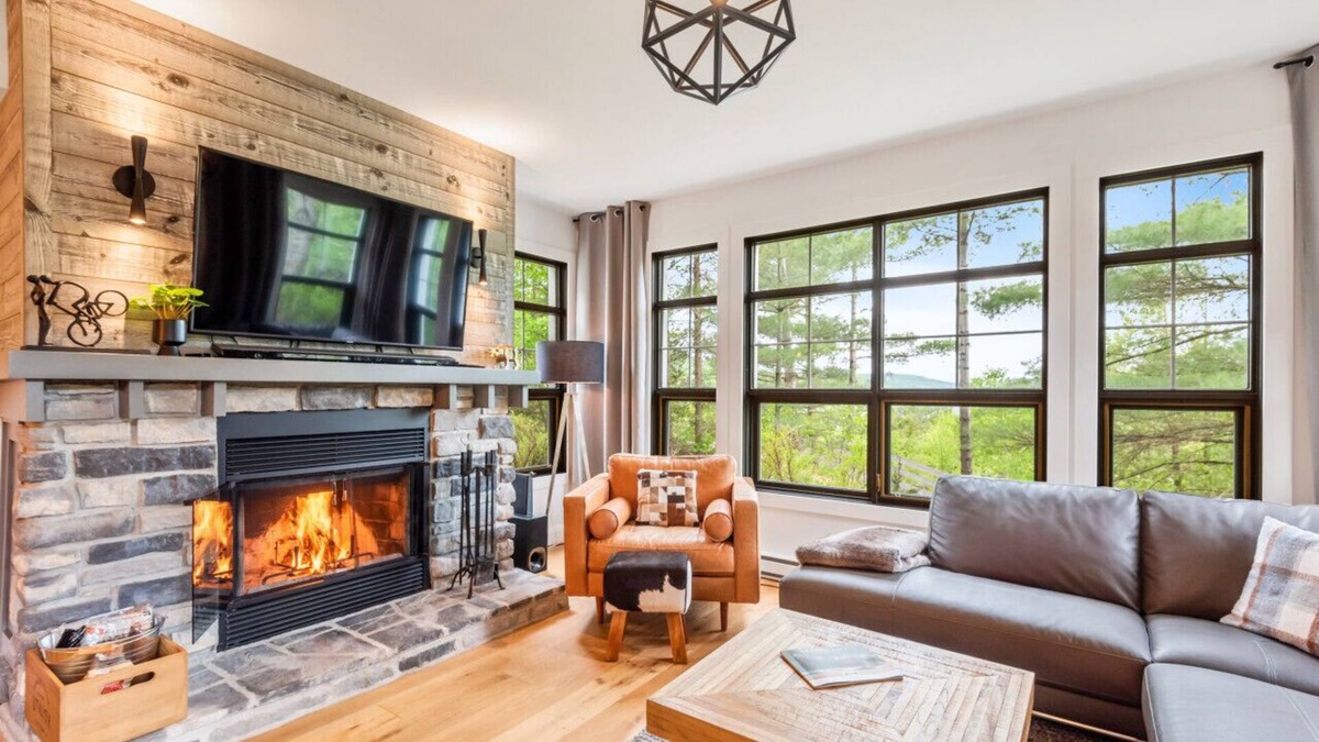Tremblant-Les-Eaux Apartment | Tremblant Prestige - Les Eaux 235-1
