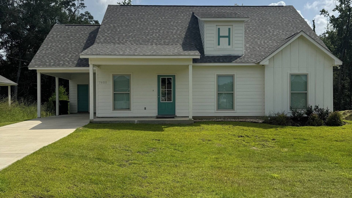 Zachary House | Tremendous 4-bedroom house with tons of amenities for your needs in Zachary!