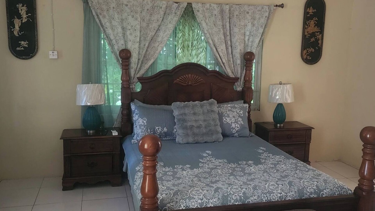 West End House | Tremendous building with AC in Negril