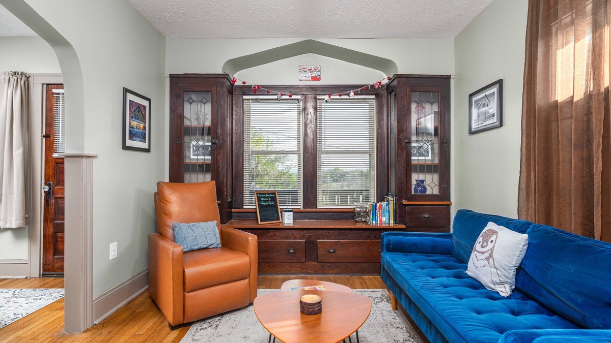 Tremont Apartment | Tremont - 2BR apt - Pet Friendly, Convenient to Stadiums, Clinic, Museums & more