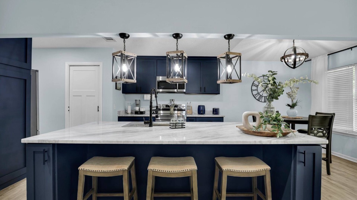 Pooler House | Trending Tranquil Retreat W/Theater&Pool Table