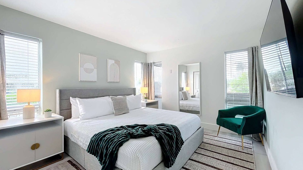 Lauderdale Harbours Condo | Trendy 1BR with Pool & Modern Amenities