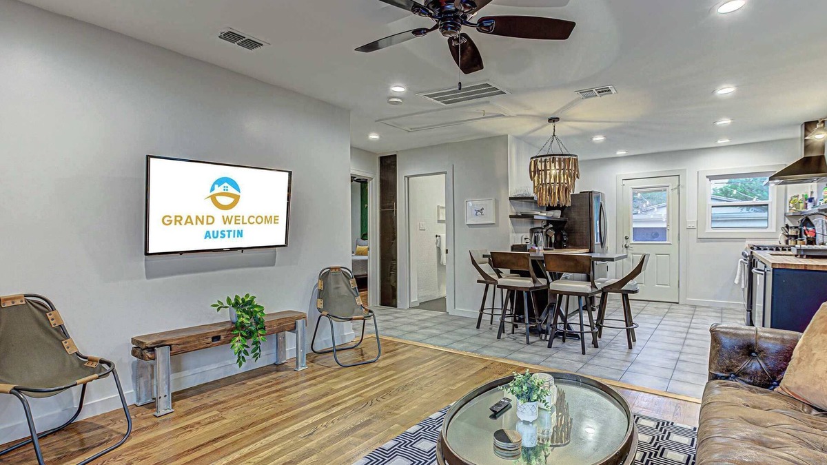 MLK House | Trendy 2 BDR w/Sauna & Cold Plunge, Close to DT!