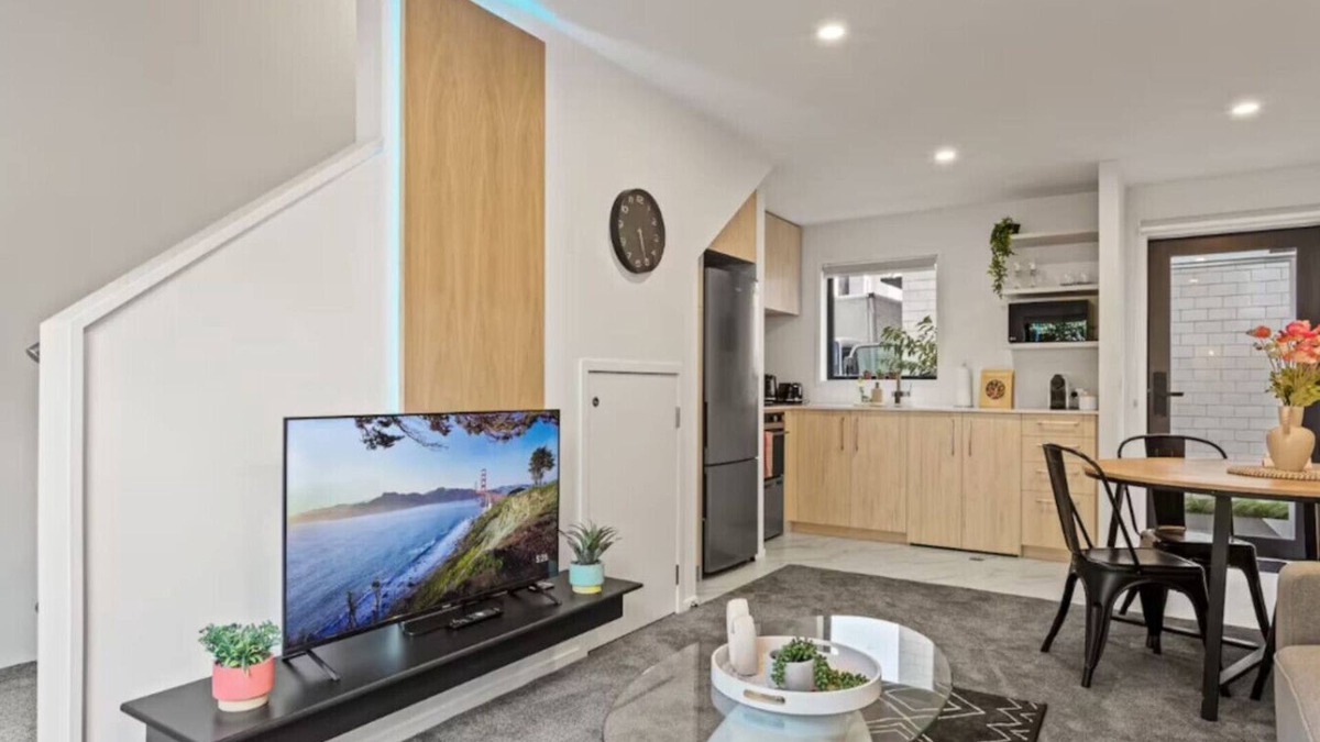 Mount Albert House | Trendy 2 Bed Accommodation