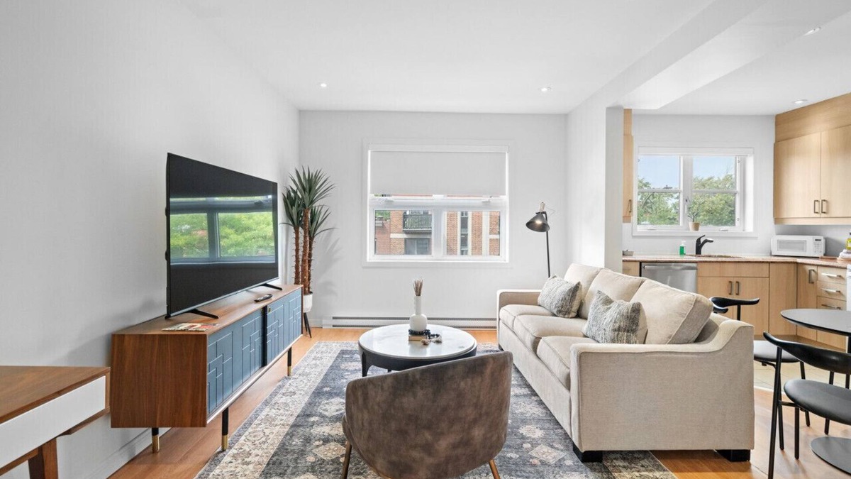 Villeray Apartment | Trendy 2-Bedroom Haven by Jean Talon Market