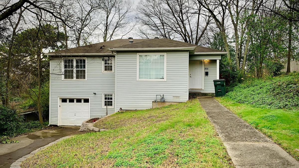 Capital View House | Trendy 2 BR by Whitewater Tavern & 7th St murals