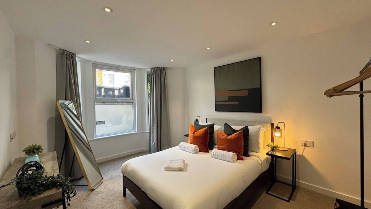 London Borough of Croydon Apartment | Trendy 2BR 2BA Flat in Crystal Palace