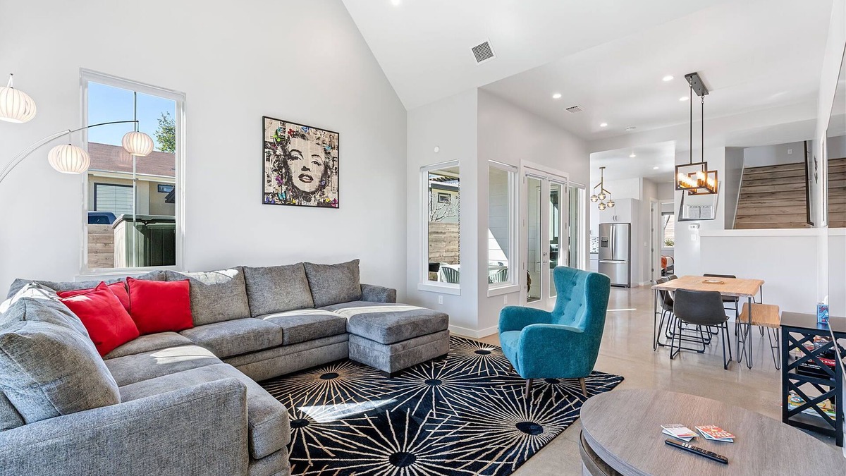 South Manchaca House | Trendy 3 bedroom in South Austin! Pet Friendly!