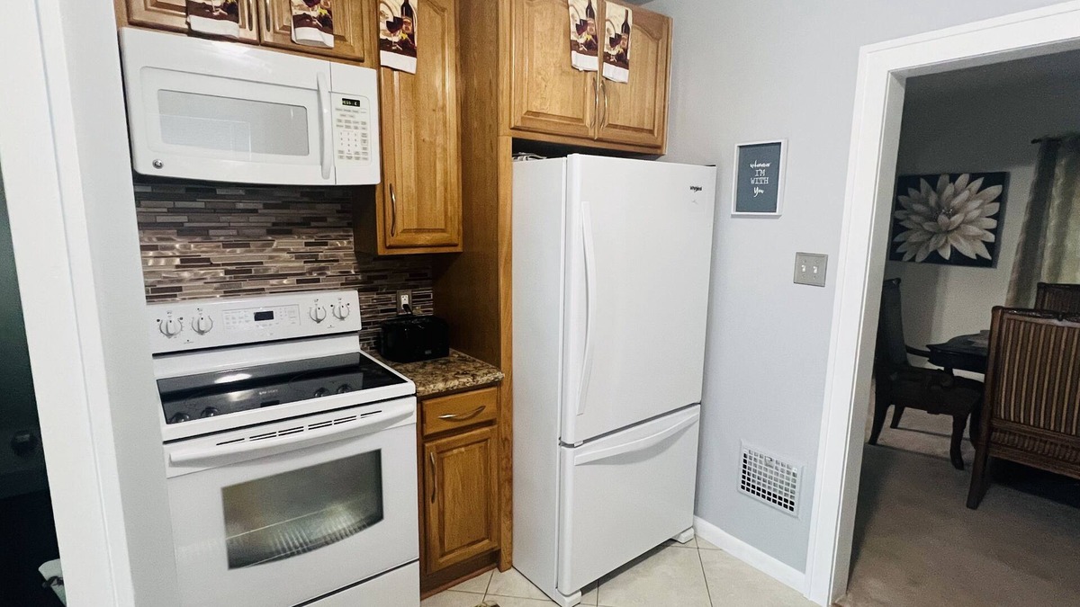 Toledo House | Trendy 3 Bedroom Residential Home with a taste of beauty!