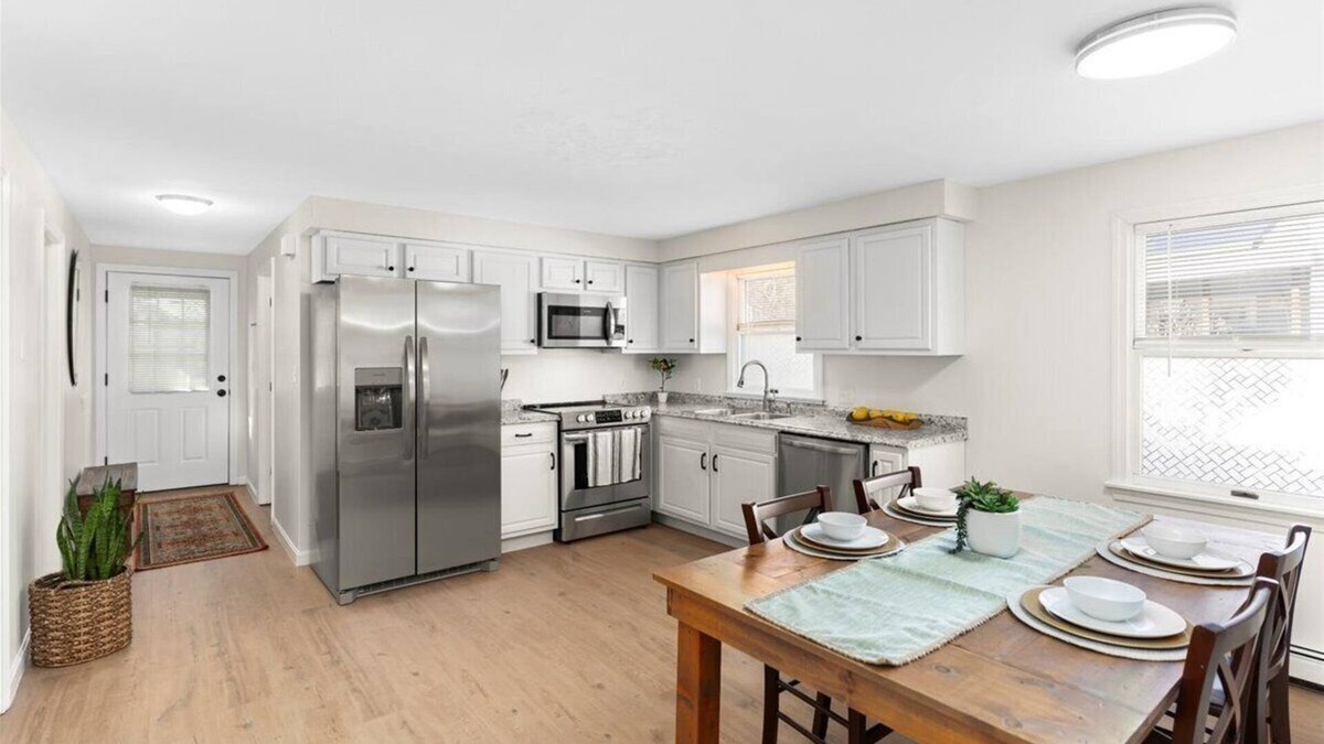 Manchester Apartment | Trendy and clean apartment!