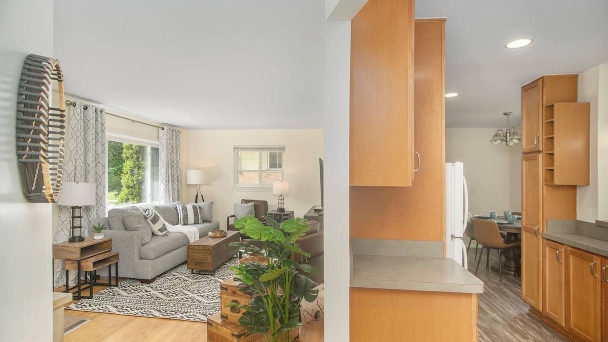 Ann Arbor House | Trendy Ann Arbor Boho Chic Ranch (30 day min)