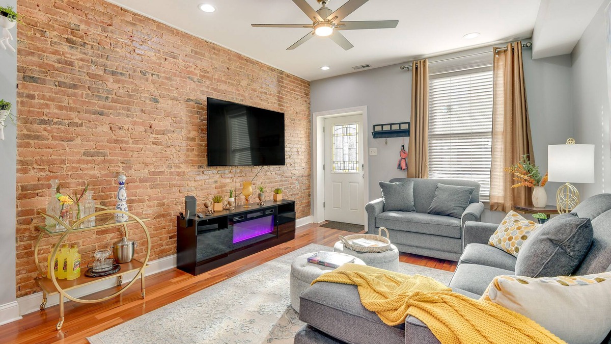 Highlandtown House | Trendy Baltimore Townhome: 2 Mi to Downtown!