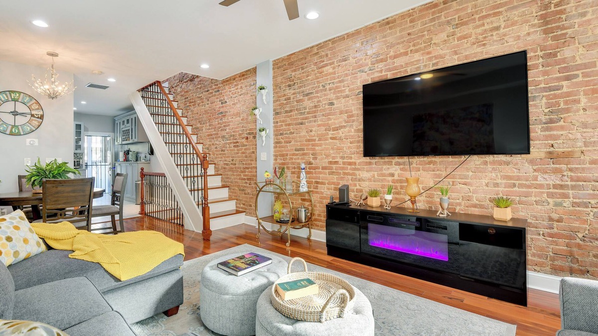Downtown Baltimore Apartment | Trendy Baltimore Townhome: 2 Mi to Downtown!