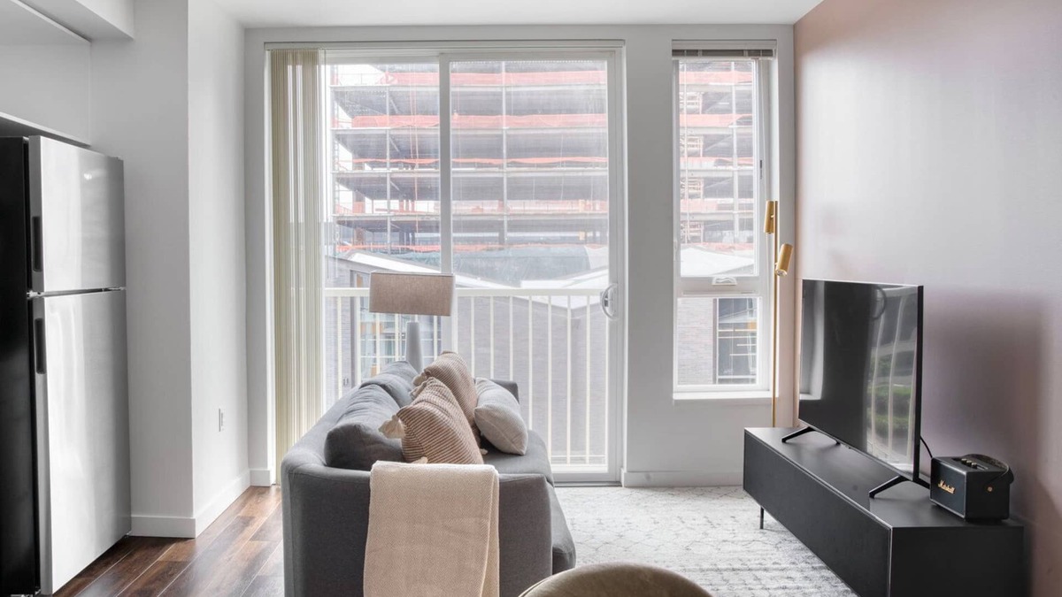 Wilburton Apartment | Trendy Bellevue Studio w/Gym & Lounge, nr Shopping, by Blueground